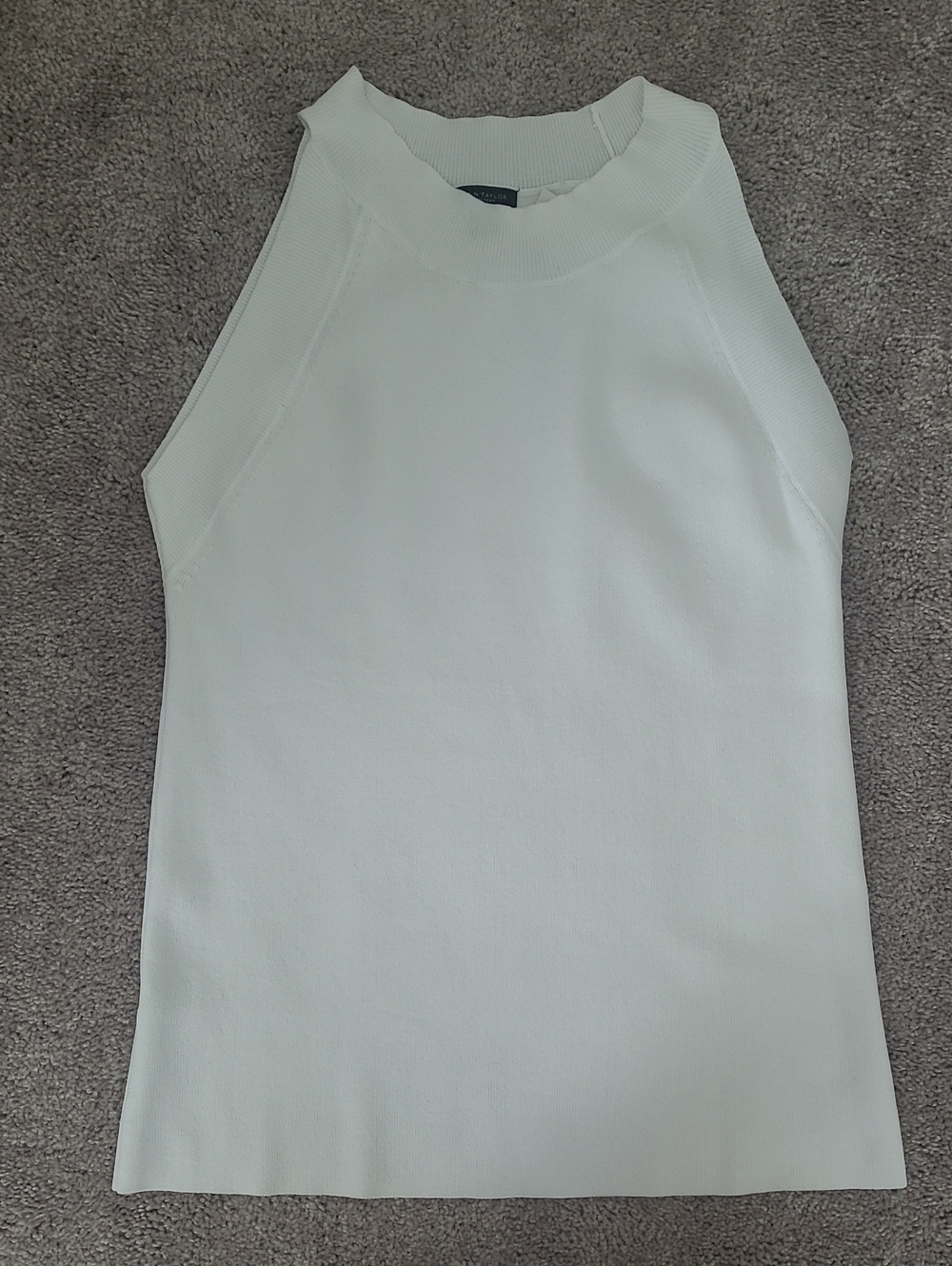 Sleeveless Crewneck Tank Top in White